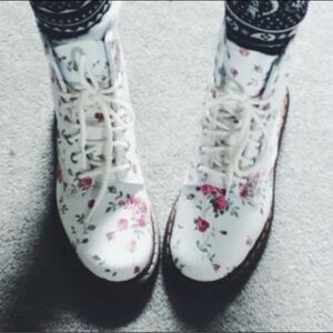 ✨Rare Limited Edition✨ Dr. Marten Pascal 1460 lace ups in Portland Rose
